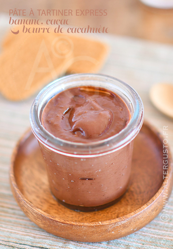 Pâte à tartiner maison rapide sans cuisson, recette crémeuse avec banane, cacao et beurre de cacahuète