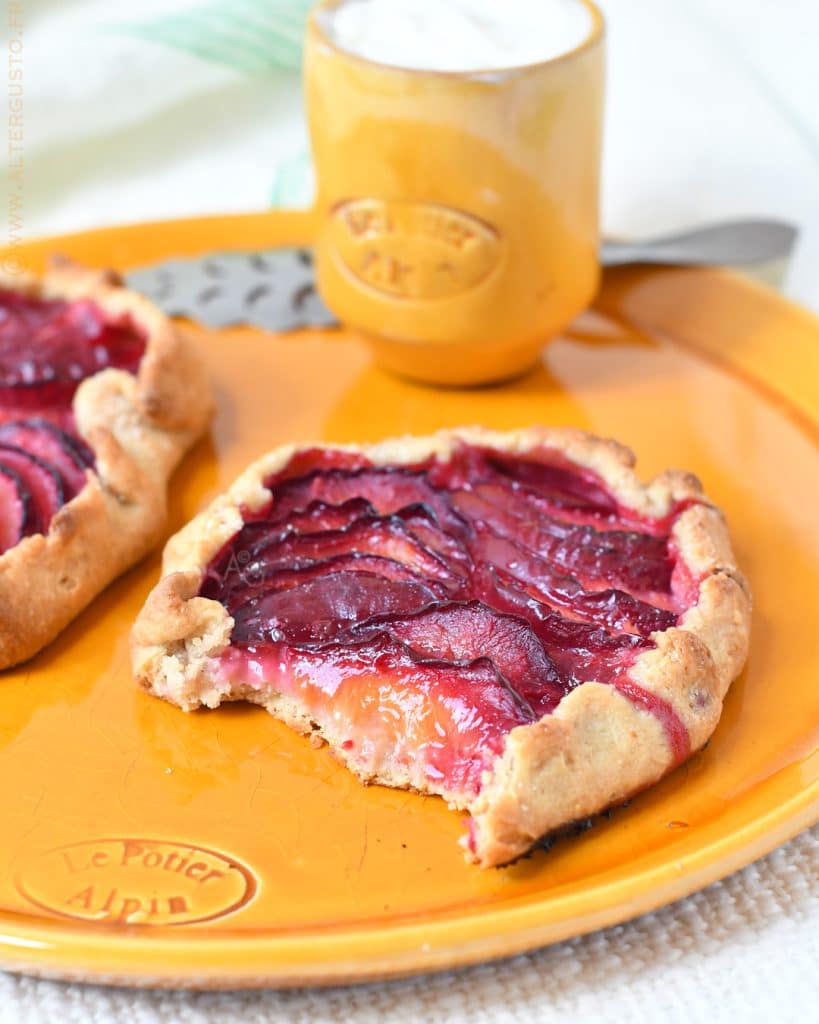 tartelette aux prunes sans moule avec pâte croustillante et garniture fondante