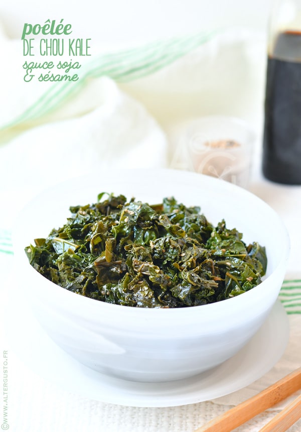 Poêlée de chou kale à la sauce soja et au sésame dans un bol